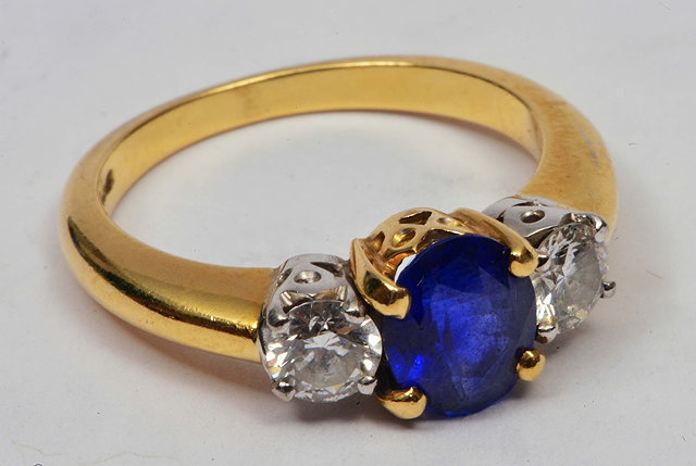 Appraisal: ct Gold ringset with central and sapphire flanked by two