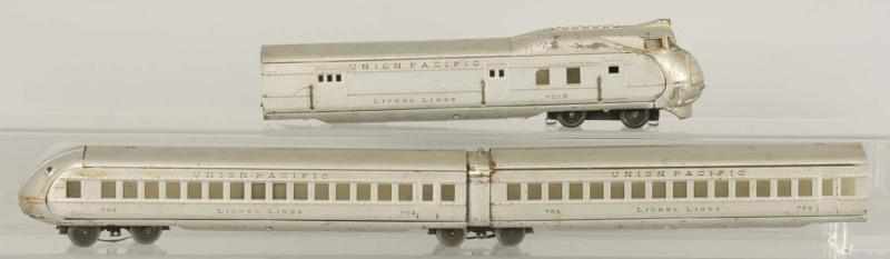 Appraisal: Lionel O-Gauge Streamline Passenger Train Set Description American Pre-war This