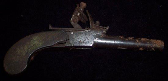 Appraisal: A flintlock pistol with screw off barrel the side plates