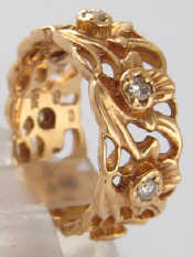 Appraisal: A carat gold diamond band ring with pierced floral design