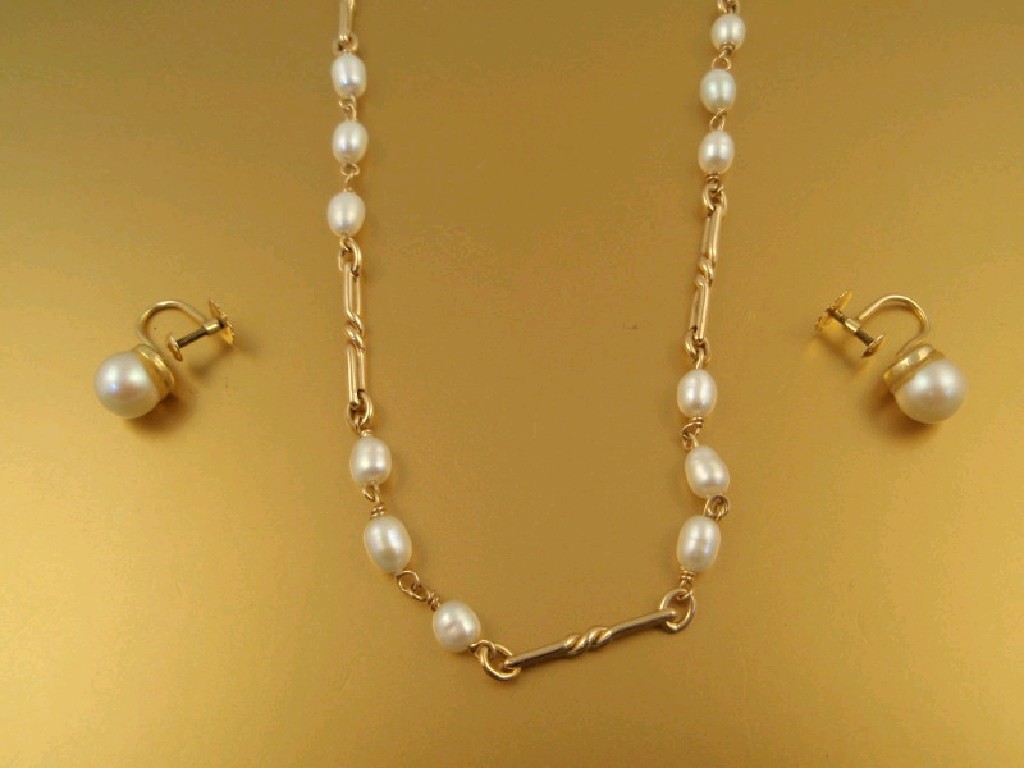 Appraisal: A fresh water pearl and ct gold bar link necklace