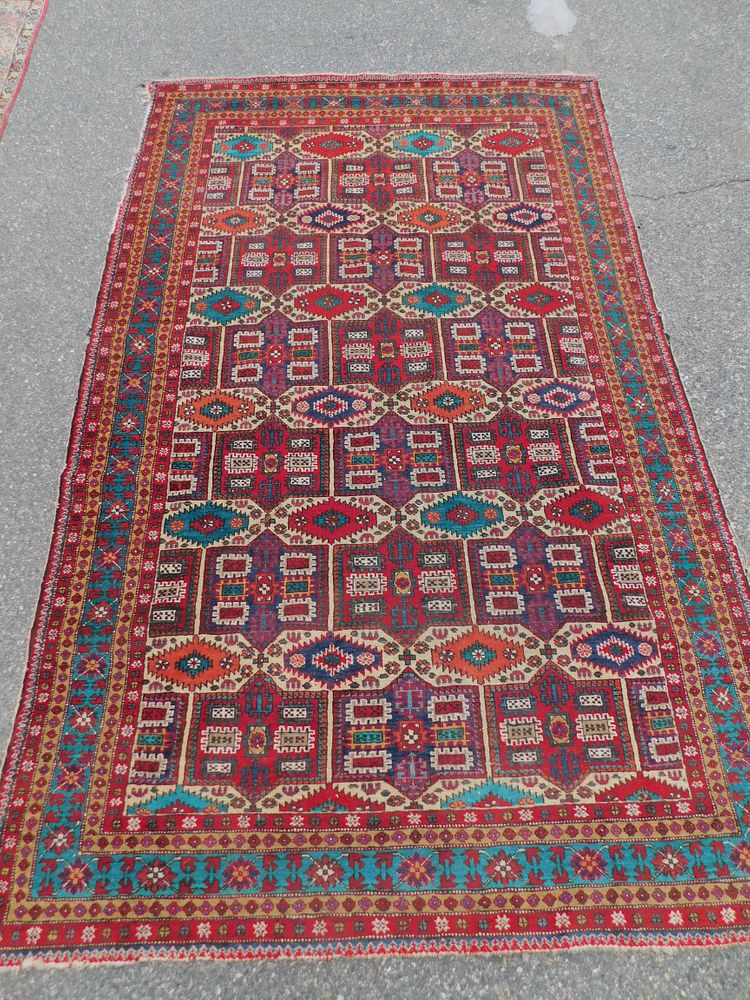 Appraisal: ANTIQUE CAUCASIAN CARPET Semi-antique Caucasian small room size rug ft