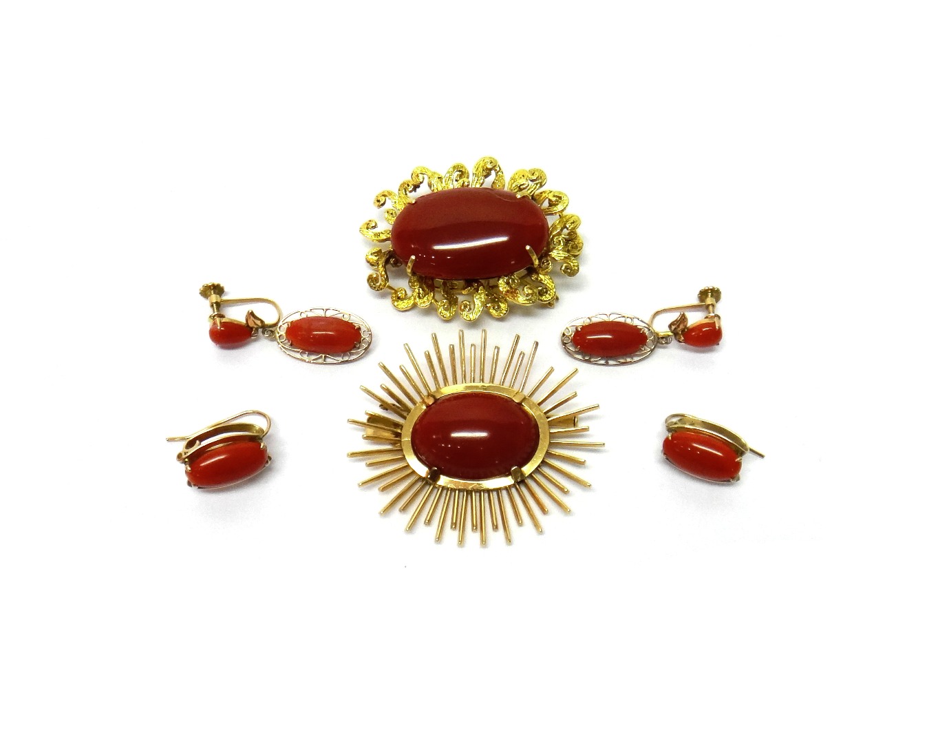 Appraisal: An oval coral set pendant brooch of sunburst form a