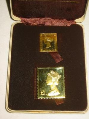 Appraisal: A CT GOLD REPLICA STAMP SET depicting a Penny Black