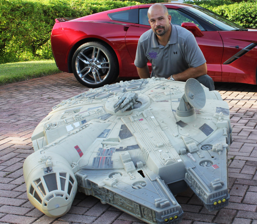 Appraisal: STAR WARS MILLENNIUM FALCON EXTRAORDINAIRE MODEL of produced plastic construction