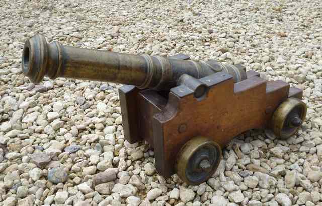 Appraisal: AN ANTIQUE BRONZE SIGNALLING CANNON the turned barrel cast with