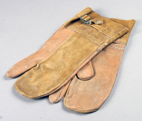 Appraisal: pair of WWI Horse hide arctic mittens with trigger finger