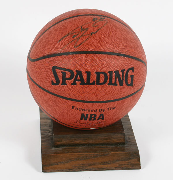 Appraisal: Shaquille O'Neal autographed basketball while playing with Orlando Magic Stand