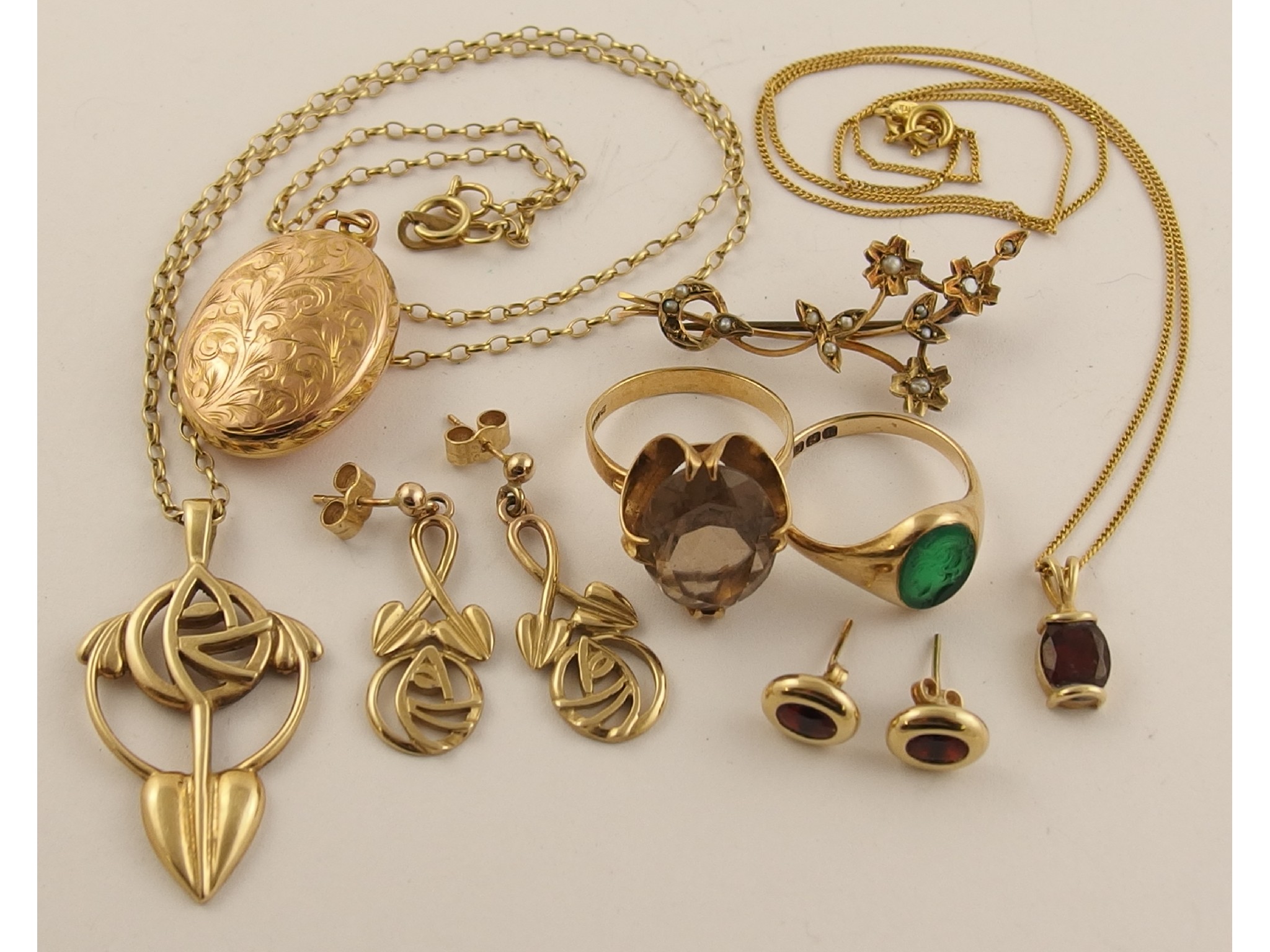 Appraisal: A collection of ct and yellow metal jewellery to include