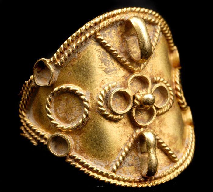 Appraisal: ISLAMIC-STYLE ADJUSTABLE RING Currently size Provenance Property from the Collection