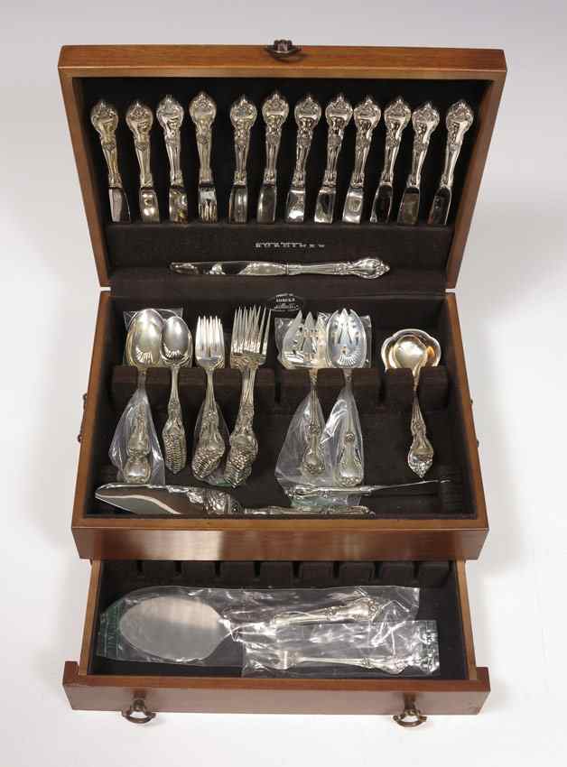 Appraisal: LUNT ALEXANDRA STERLING FLATWARE SERVICE Approx pieces in the Alexandra