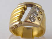 Appraisal: A yellow and white metal tests carat gold three stone