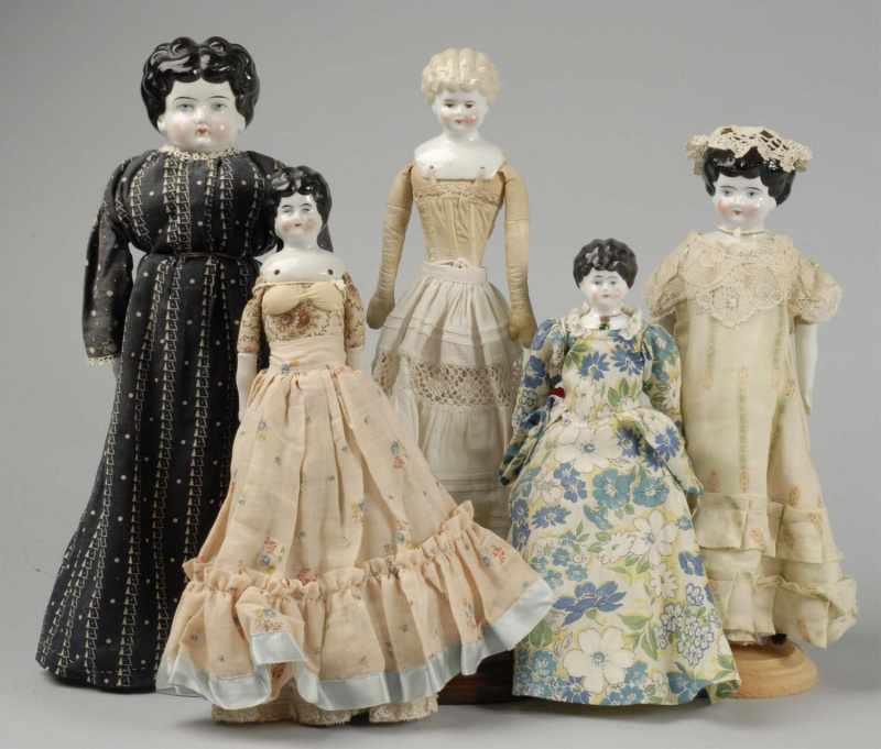 Appraisal: Lot of German China Shoulder Head Dolls Description All have