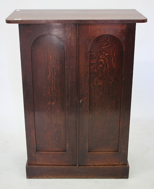 Appraisal: AN ANTIQUE OAK FLOOR STANDING CUPBOARD with twin panelled doors