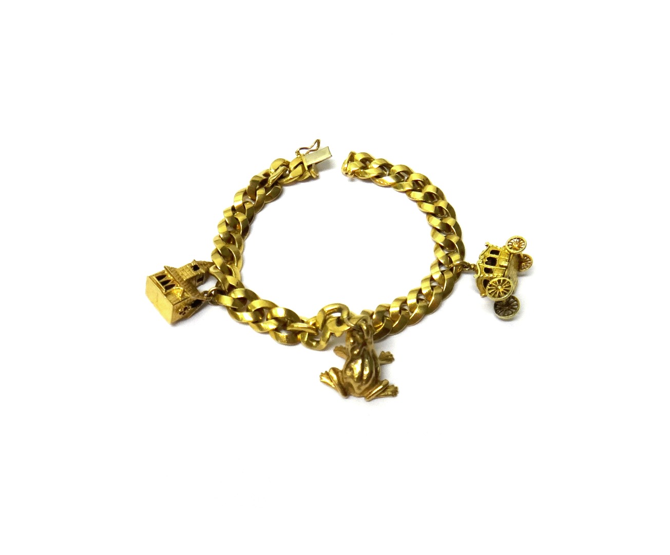 Appraisal: A gold faceted curb link bracelet on a snap clasp