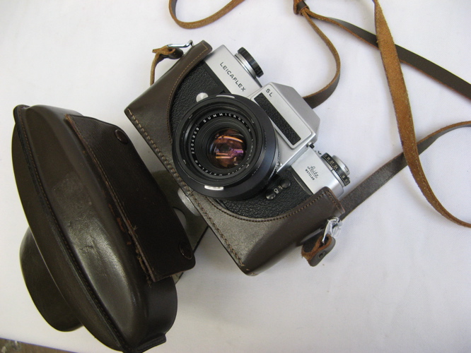 Appraisal: A LEITZ LEICAFLEX SL CAMERA BODY WITH A LENS German