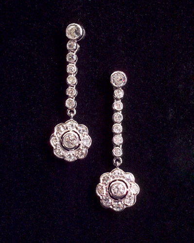 Appraisal: DIAMOND Platinum earrings with circular-cut diamond clusters suspended from flexible