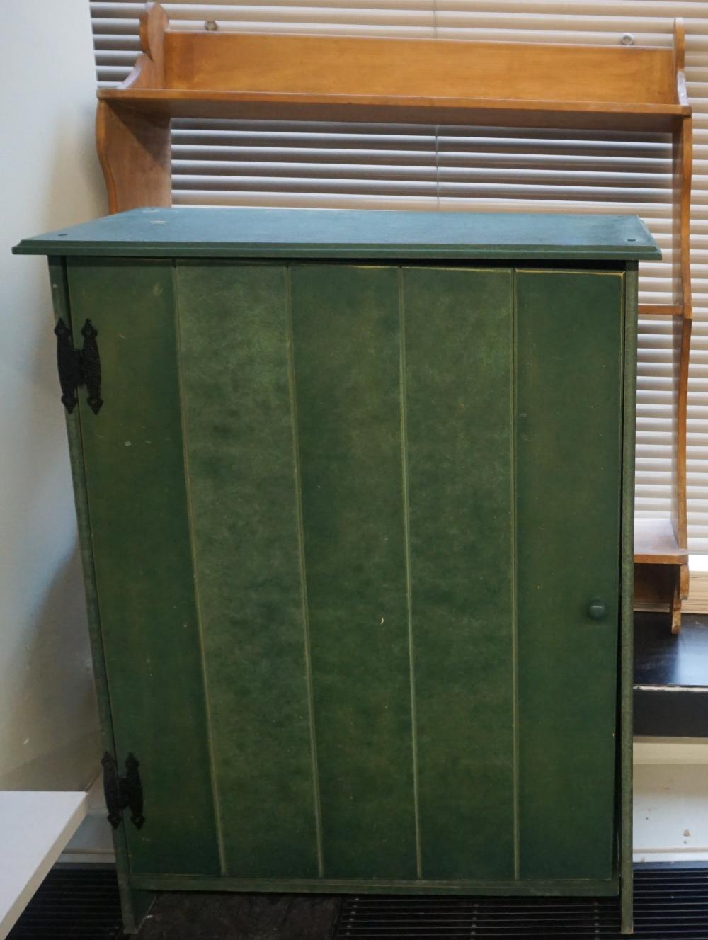 Appraisal: EARLY AMERICAN STYLE PINE PLATE RACK AND A GREEN PAINTED