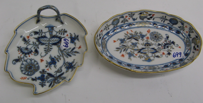 Appraisal: TWO GERMAN MEISSEN PORCELAIN SERVING BOWLS Blue Onion pattern on