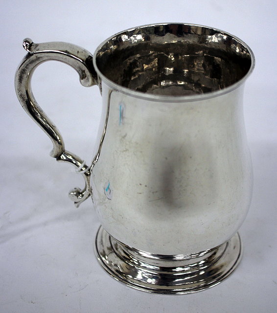 Appraisal: A GEORGE III SILVER HALF PINT TANKARD of baluster form