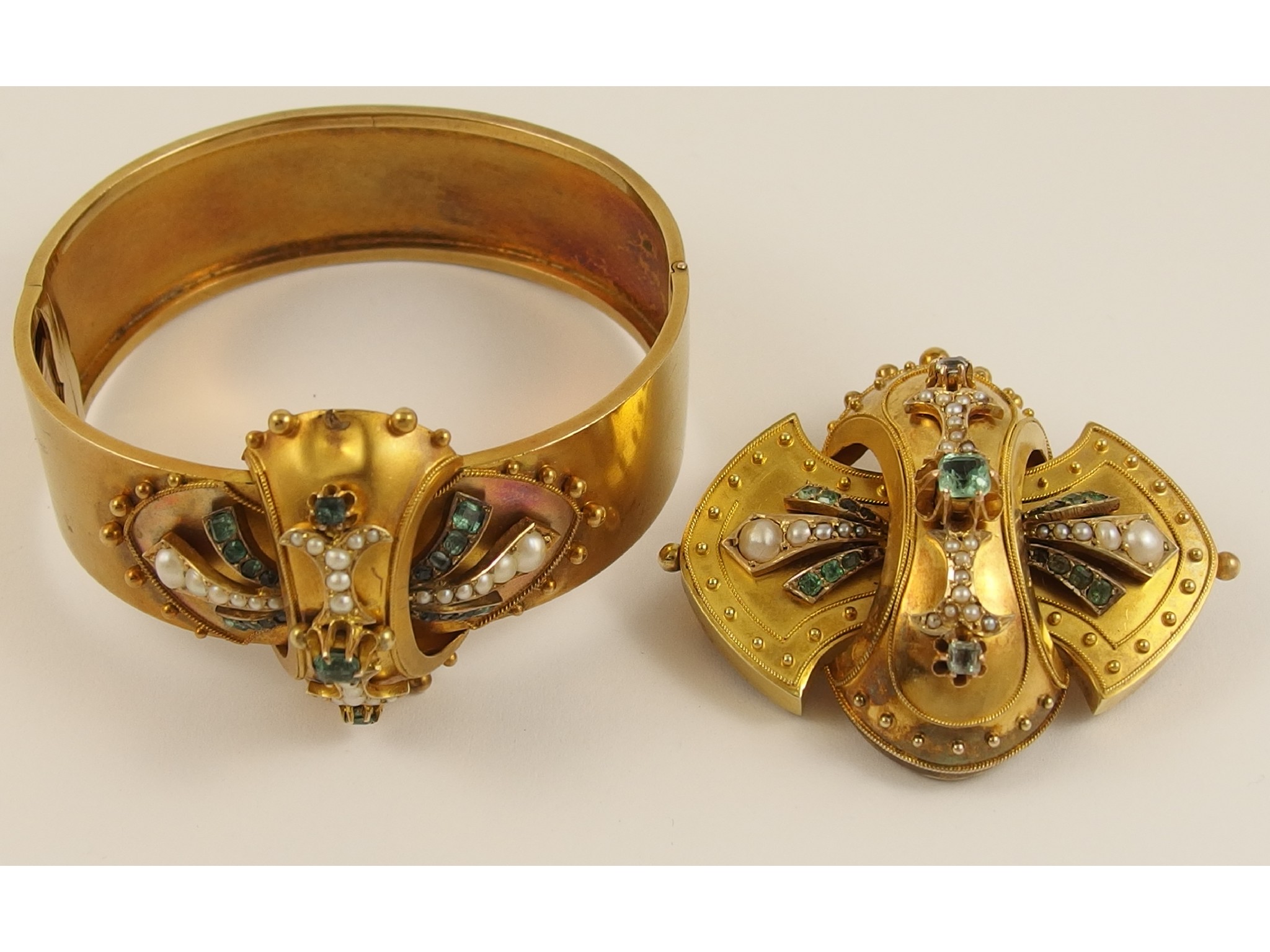 Appraisal: A Victorian brooch and matching banglethe yellow metal balloon brooch