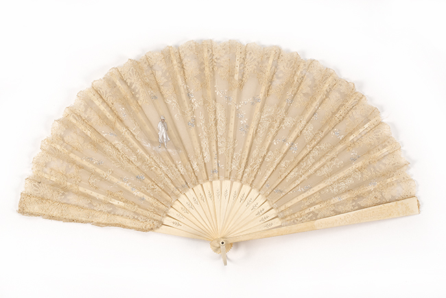 Appraisal: CHIFFON LACE AND BONE FOLDING FAN th CenturyChiffon leaf with