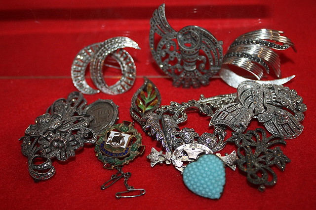 Appraisal: A COLLECTION OF VARIOUS MARCASITE BROOCHES in different style a