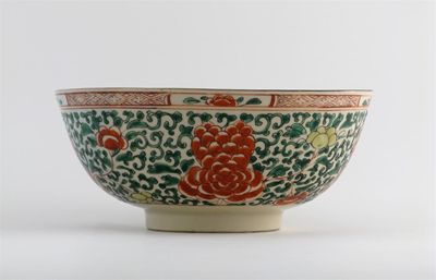 Appraisal: A Chinese famille verte bowl the exterior painted with four