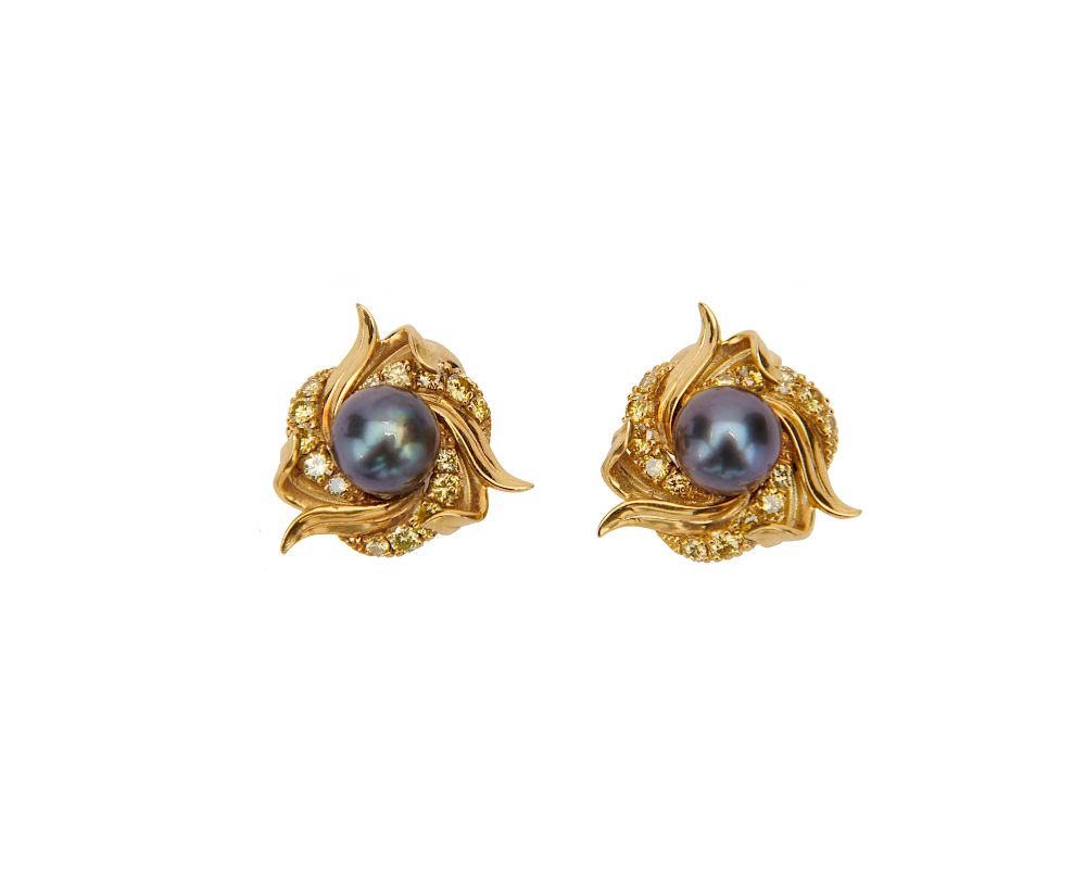 Appraisal: K Gold Colored Diamond and Pearl Earclips K Gold Colored