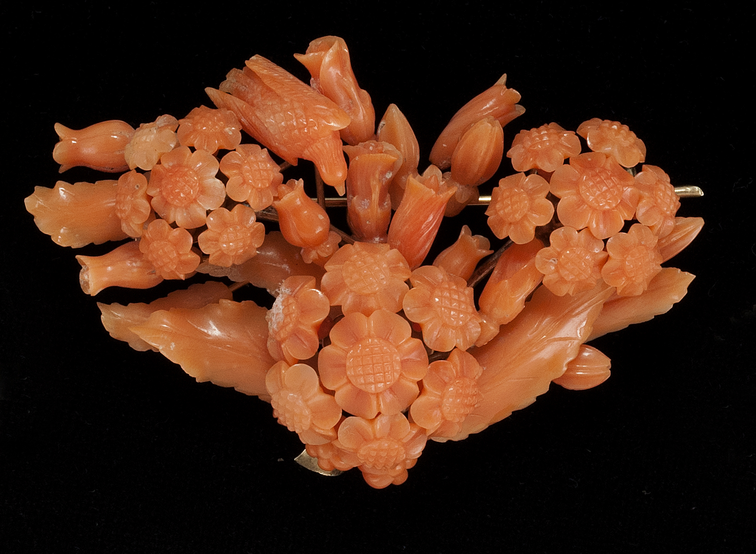 Appraisal: VICTORIAN CORAL AND GOLD BROOCH th CenturyThe coral carved as