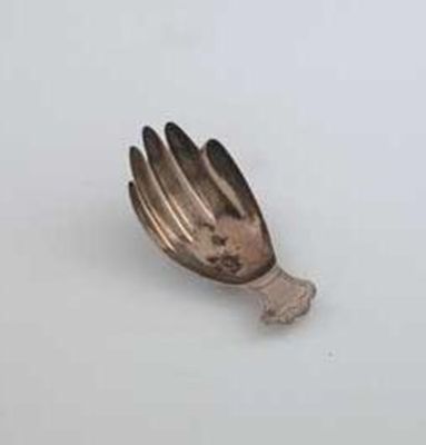 Appraisal: A George III 'right hand' caddy spoon the handle with