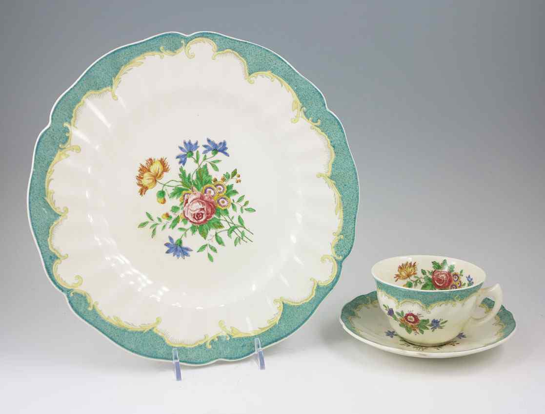 Appraisal: ROYAL DOULTON KINGSWOOD CHINA SERVICE FOR Approx pieces in the