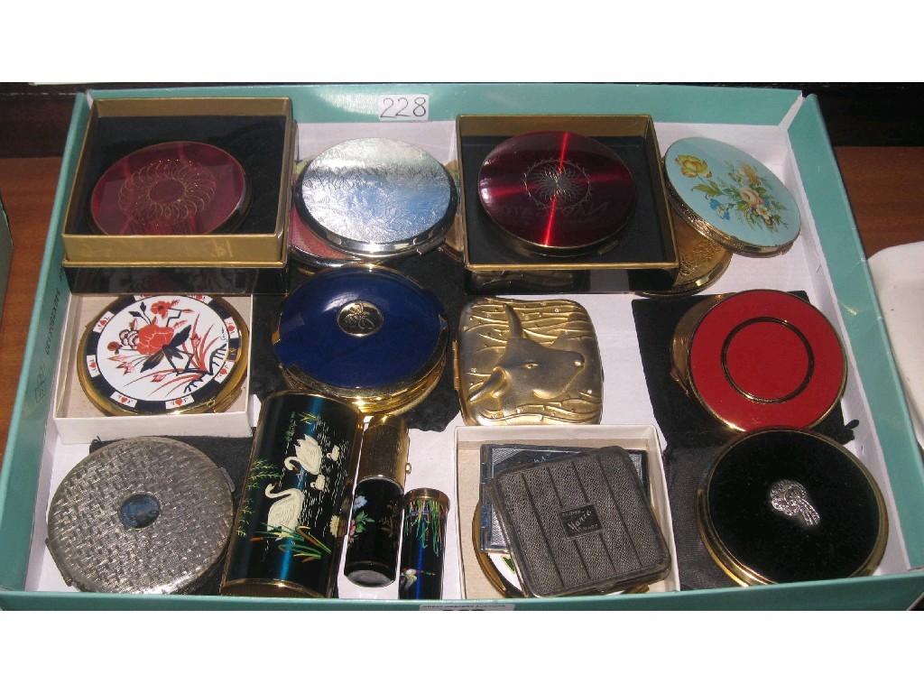 Appraisal: Lot comprising assorted compacts a stamp box atomiser lipstick holder