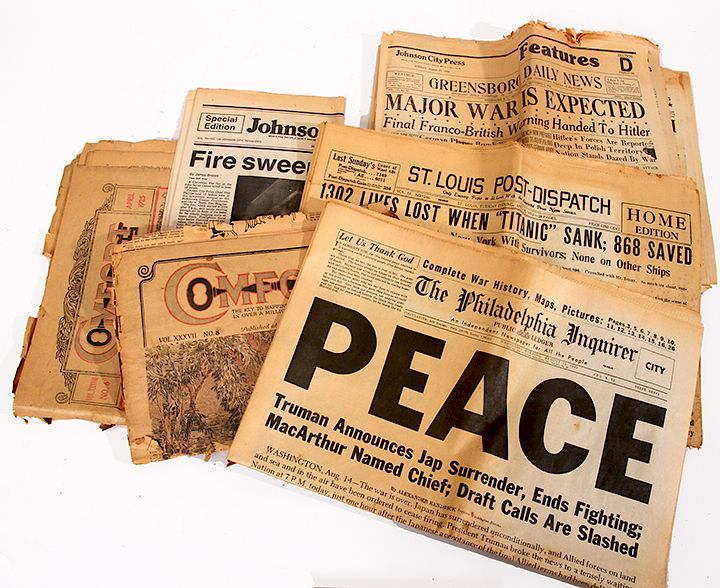 Appraisal: Newspaper Lot A group of newspapers including Titanic sinking WWII