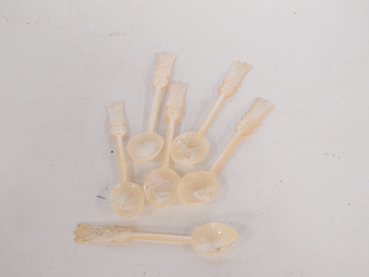 Appraisal: A set of six Chinese mother of pearl spoons thC