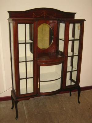 Appraisal: AN EDWARDIAN MAHOGANY DISPLAY CABINET with parquetry stringing and inlaid