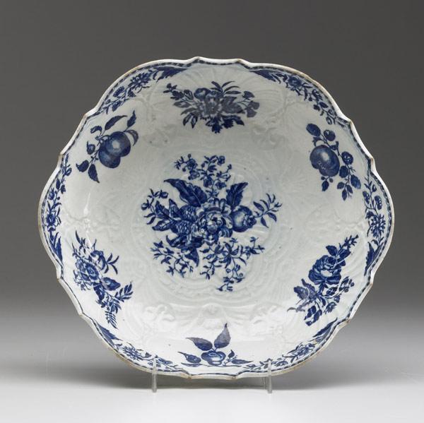 Appraisal: WORCESTER Dr Wall serving bowl with blue and white floral