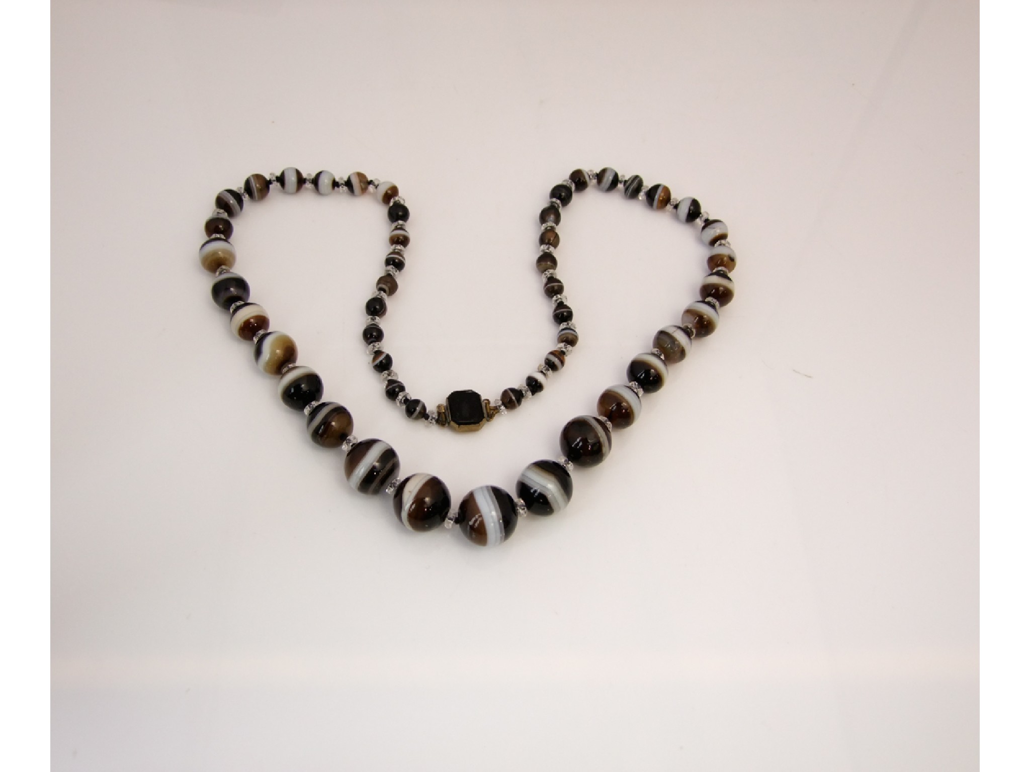 Appraisal: A Victorian graduated strand of banded agate beads each interspersed