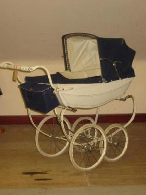 Appraisal: A Silver Cross doll's perambulator coach built in cream with