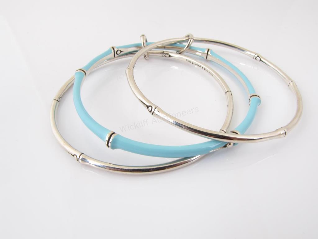 Appraisal: A John Hardy sterling silver triple bangle with turquoise blue