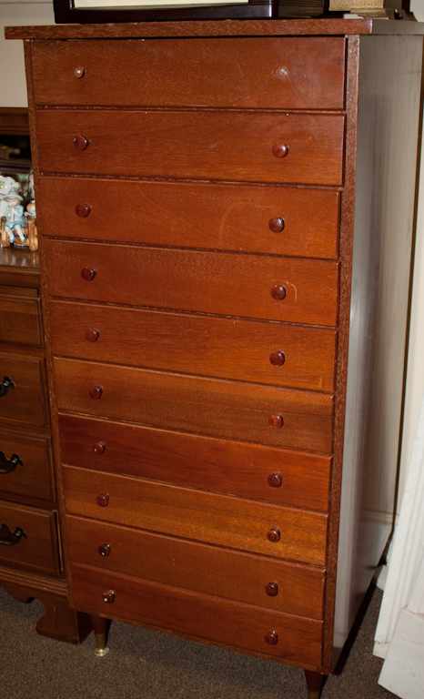 Appraisal: Modern mahogany chest of drawers Estimate - All property is