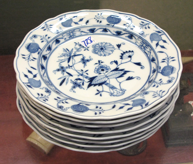 Appraisal: EIGHT GERMAN MEISSEN PORCELAIN DINNER PLATES in the Blue Onion