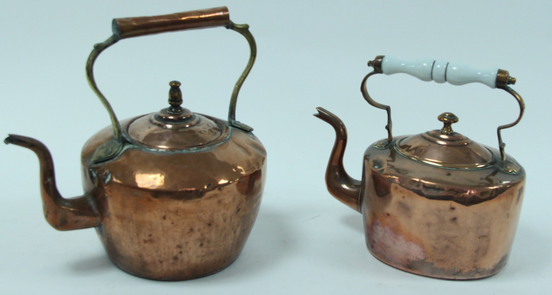 Appraisal: An oval copper kettle and cover and another smaller with