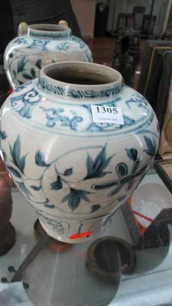 Appraisal: CHINESE MING VASE RESTORED