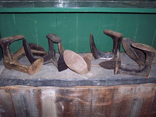 Appraisal: Five cast iron shoe lasts of different sizes one broken