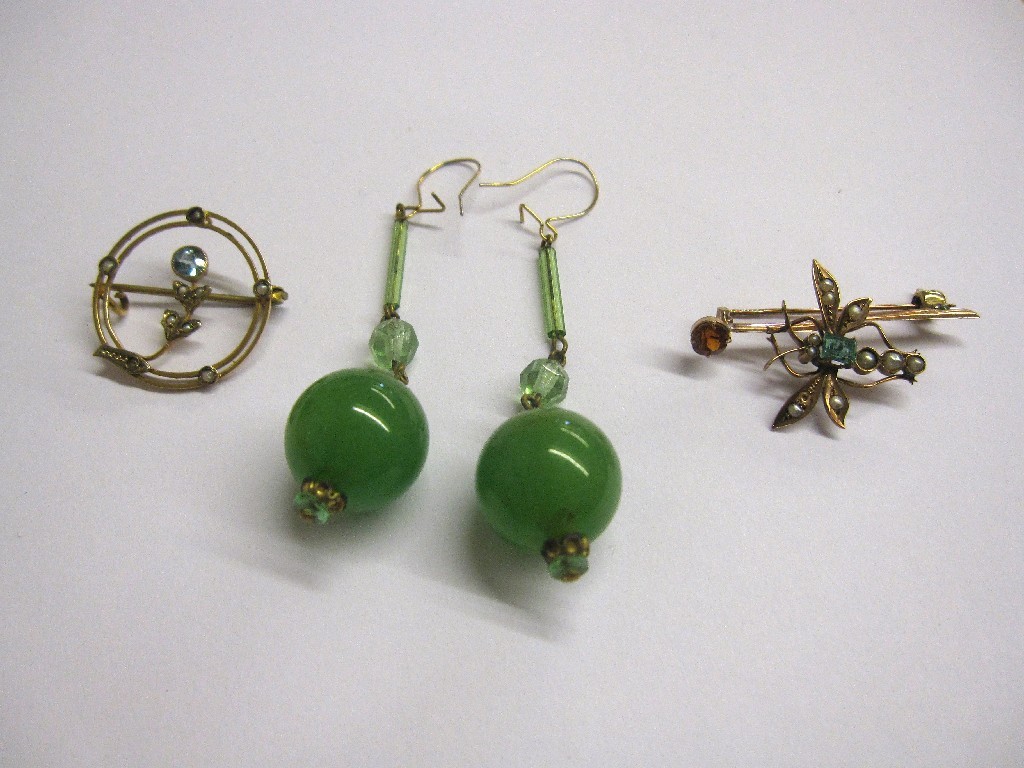 Appraisal: Lot comprising Edwardian dragonfly bar brooch set with emerald and