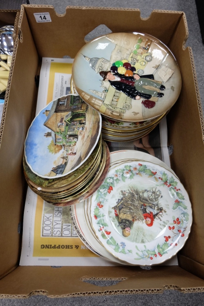 Appraisal: A large collection of decorative plates to include royal Doulton