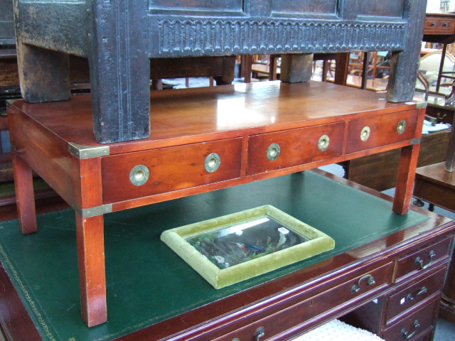 Appraisal: A th century yew campaign style coffee table with brass