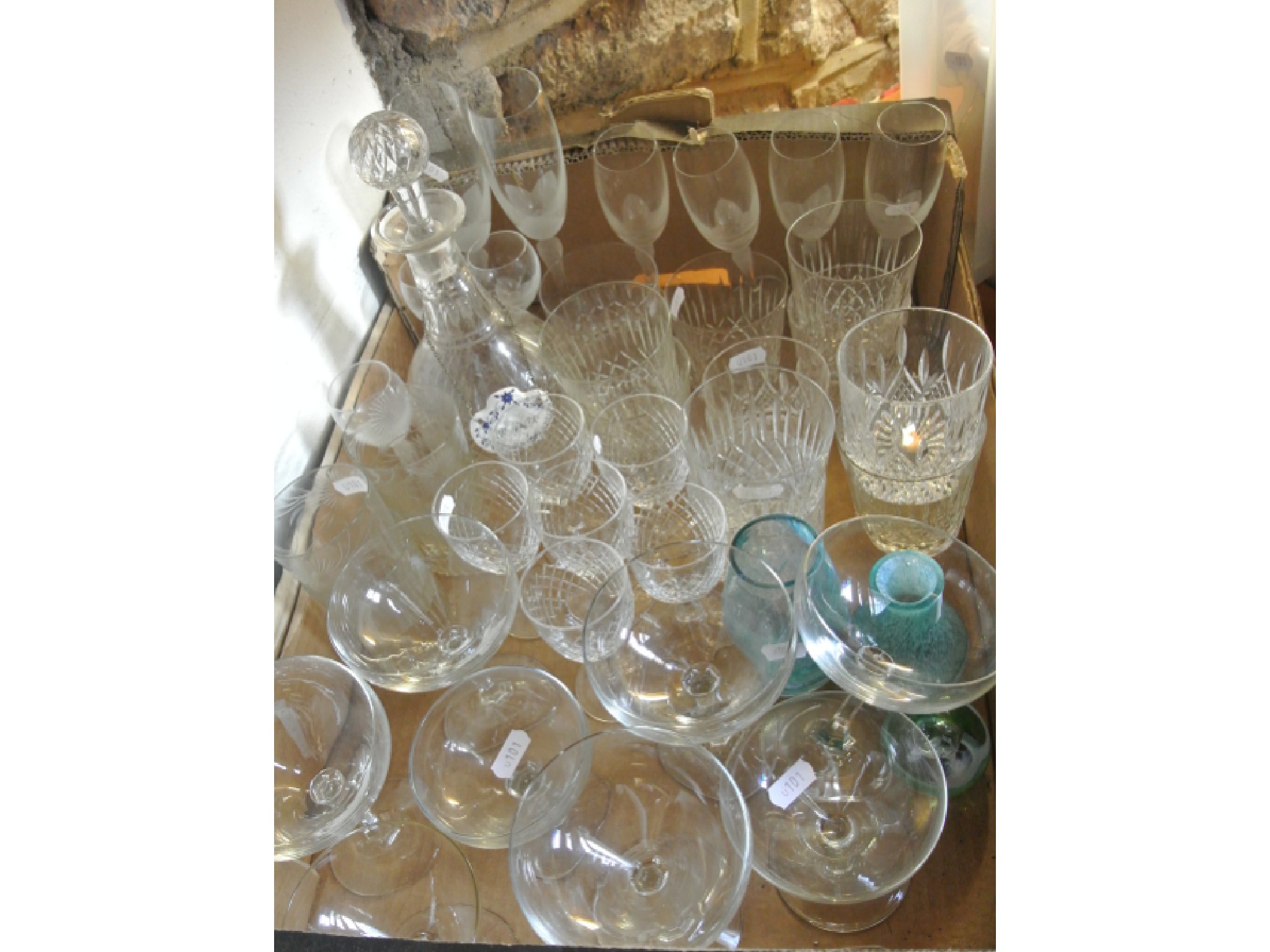 Appraisal: A selection of glasswares to include good quality clear cut