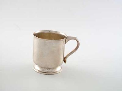 Appraisal: An early th century Australian mug plain with a spreading